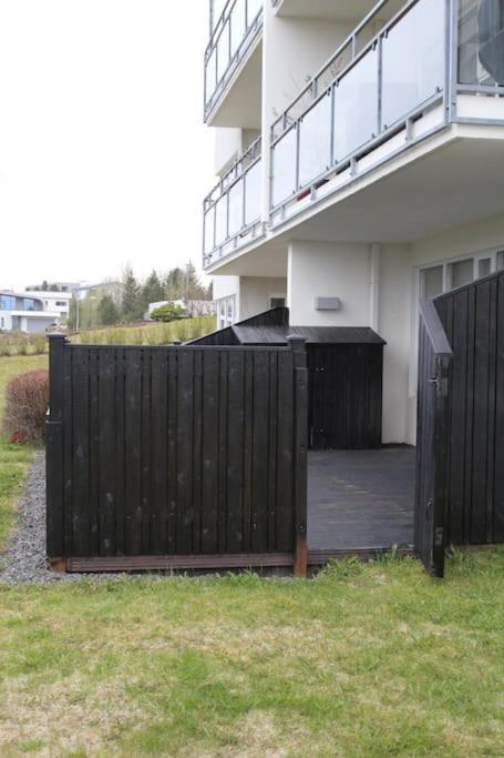 Quiet And Cozy Apartment With A Lake View Reykjavík Dış mekan fotoğraf